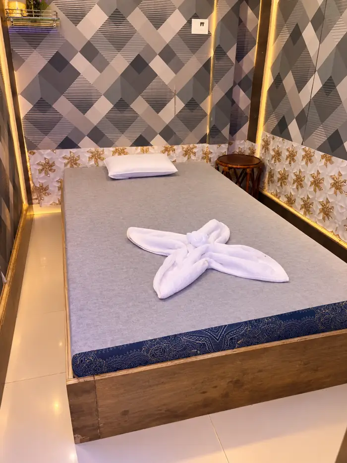 Massage room with fresh towels